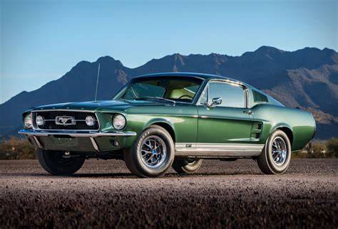 Ford Mustang Fastback i kabriolet
