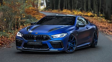 niebieskie BMW M8 Manhart złote pasy