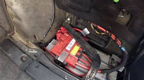 Akumulator BMW E46 w bagażniku