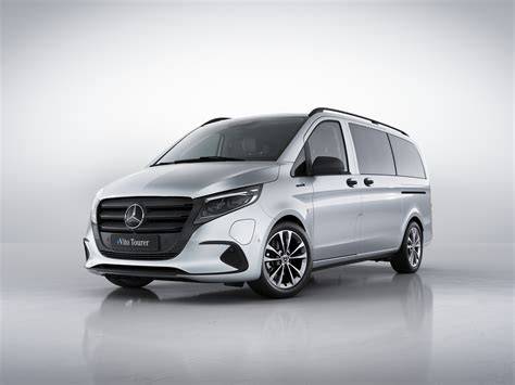 Mercedes eVito gniazdo ładowania i emblemat Electric