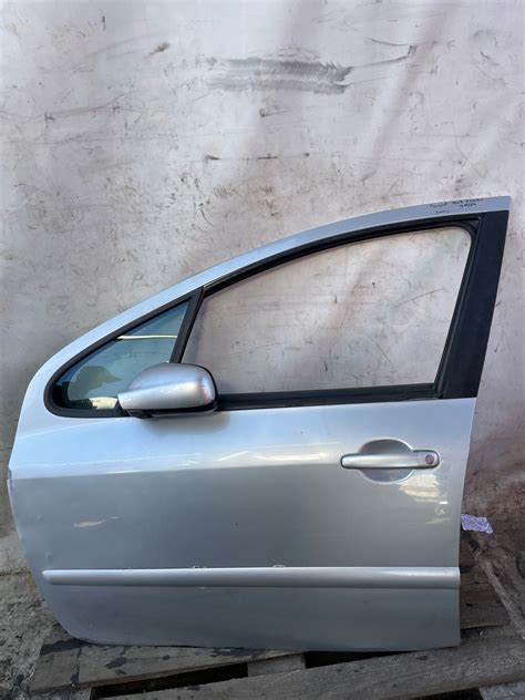 Budowa przednich drzwi Peugeot 307 SW