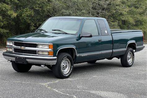 Chevrolet C2500 Silverado V8 pickup