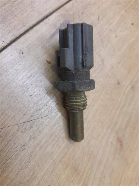 czujnik temperatury Mazda za grillem