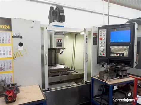 pionowe centrum obróbcze CNC Hyundai WIA