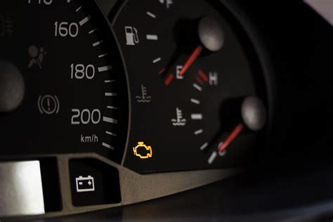 kontrolka Check Engine na desce rozdzielczej