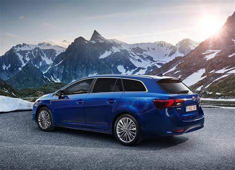 Toyota Avensis Touring Sports widok tylnego nadwozia