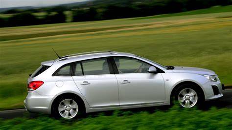 Chevrolet Cruze kombi i Opel Astra kombi