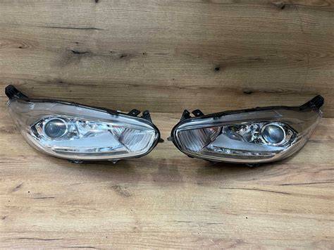 czarny reflektor przedni Ford Escort MK7
