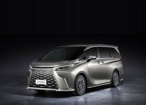 Lexus LM widok z boku
