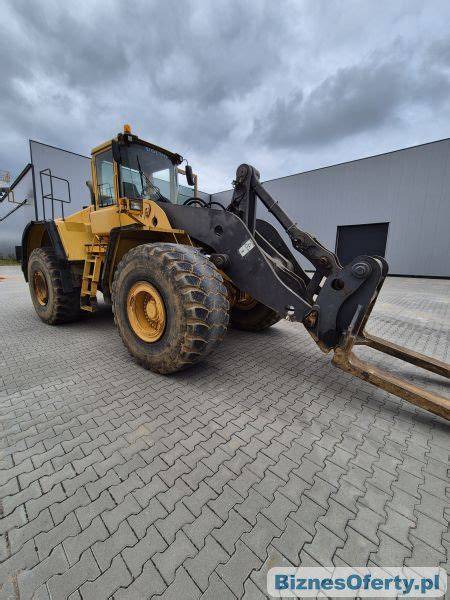 Ładowarka kołowa Volvo L220 w pracy
