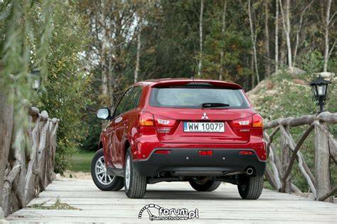 czerwone Mitsubishi ASX widok zewnętrzny