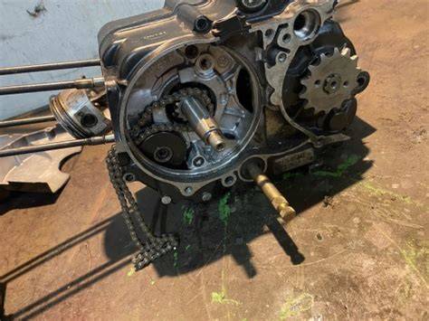 Rozebrany silnik motocrossowy RM 125