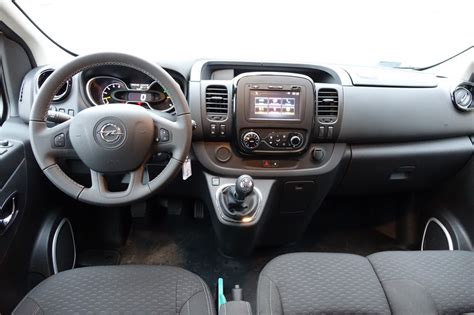 wnętrze Opel Vivaro A 2005