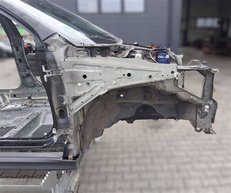 Przednia kolumna zawieszenia Mitsubishi ASX