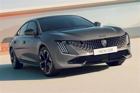 Peugeot 508 sedan na drodze
