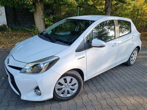 Toyota Yaris III hybryda widok zewnętrzny