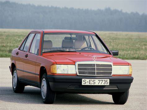 Mercedes W201 w różnych kolorach nadwozia