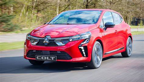 Mitsubishi Colt na podnośniku warsztatowym